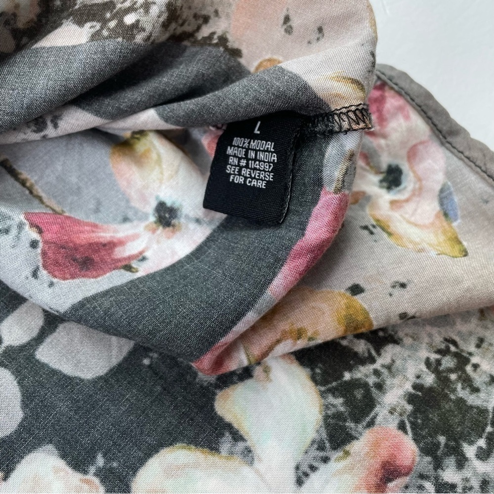 Tolani Collection Shirt Women Size Large Button Down Long Sleeves Floral - Picture 7 of 11